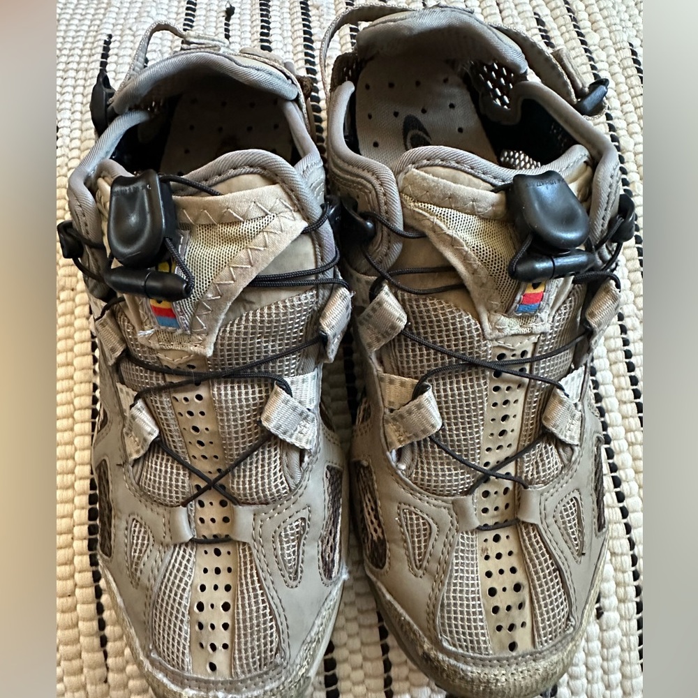 A1—Salomon sandals